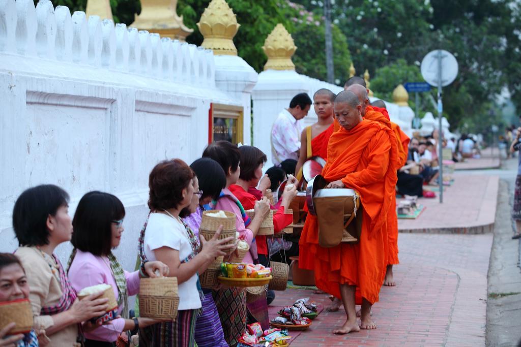 Готель Cafe De Laos Луанґпхабанґ Екстер'єр фото